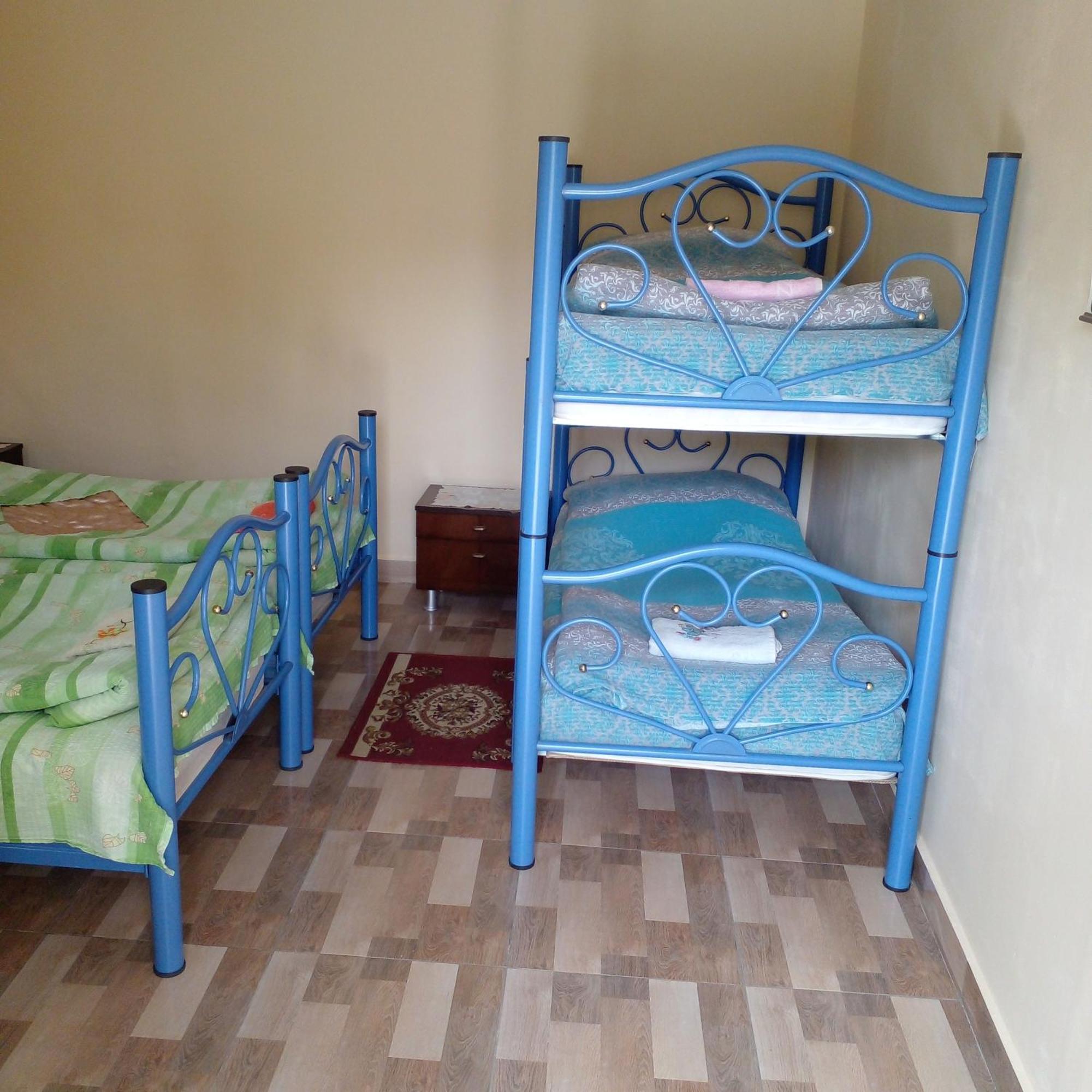 Giorgi'S Homestay Kutaisi Exteriör bild