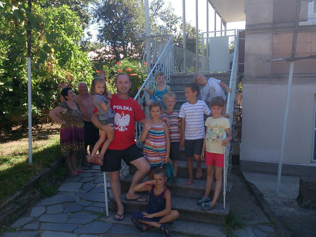 Giorgi'S Homestay Kutaisi Exteriör bild