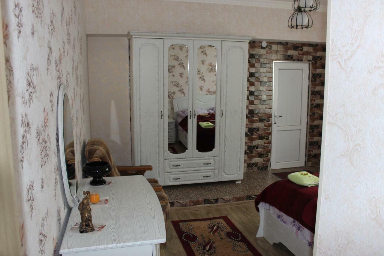 Giorgi'S Homestay Kutaisi Exteriör bild